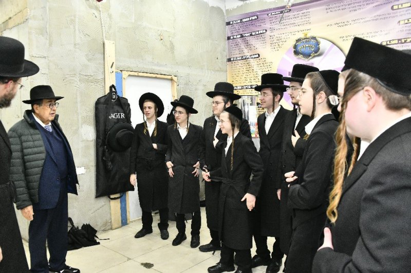 באדיבות המצלם