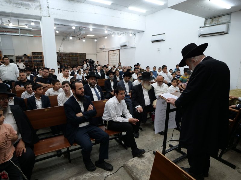 באדיבות המצלם