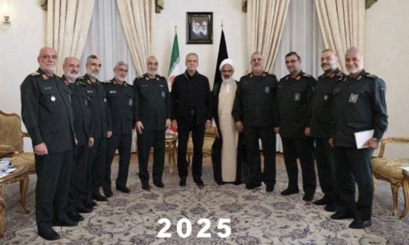 שרידים אחרונים בצמרת: תמונת ה"לפני ואחרי" של ההנהגה האיראנית