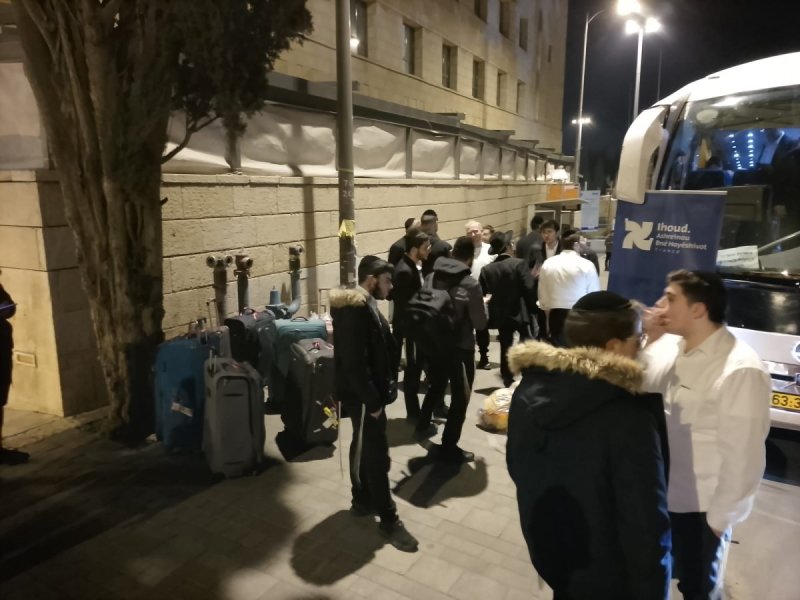 באדיבות המצל