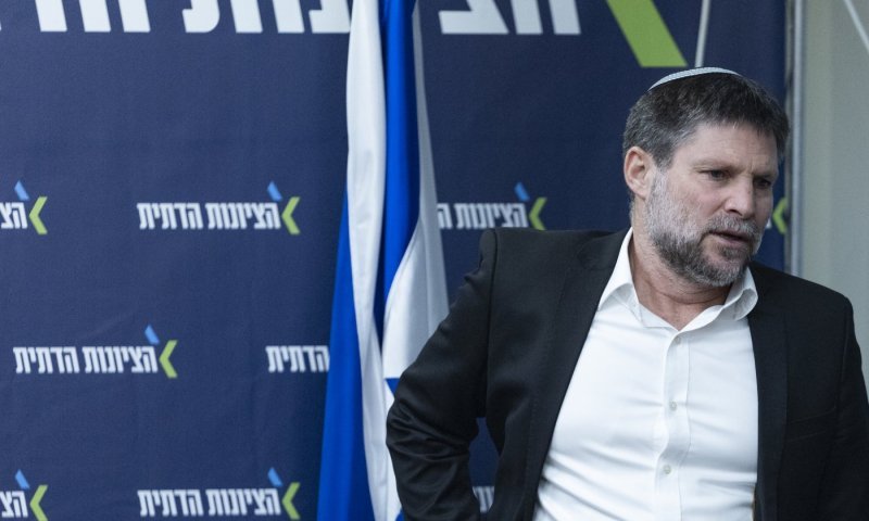 סמוטריץ' הבהיר את דבריו, והסערה נמשכת: קריאות לחקור אותו על הסתה