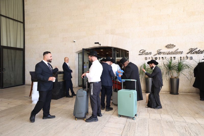 קובי הר צבי ומאיר זלזניק