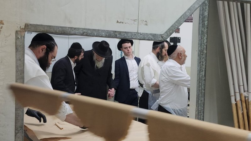 באדיבות המצלם