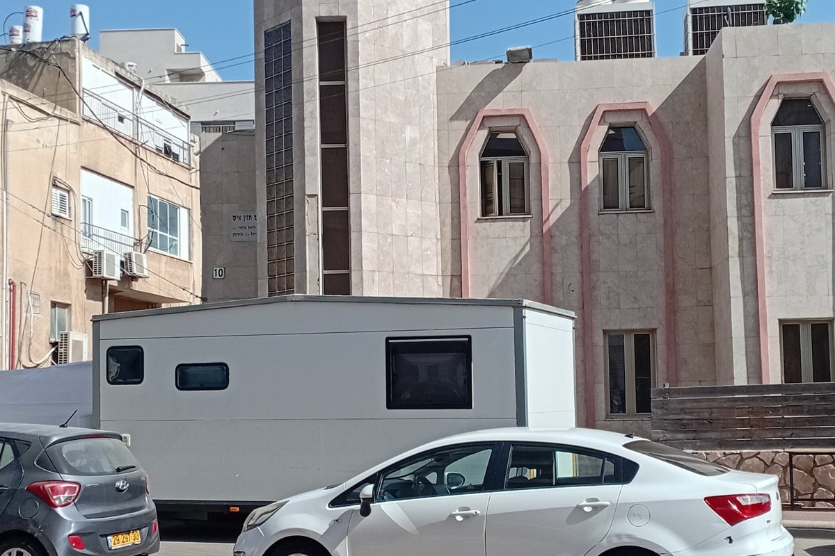 באדיבות המצלם