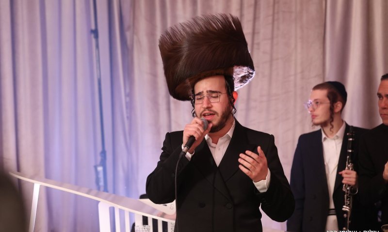 אחרי מסע הופעות בחו"ל: הזמר חזר לישראל דרך שארם א-שייח'