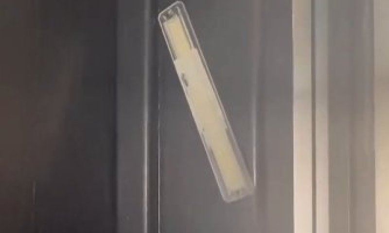 שוב זה קורה: מזוזות נעקרו מבניין של ניצולי שואה