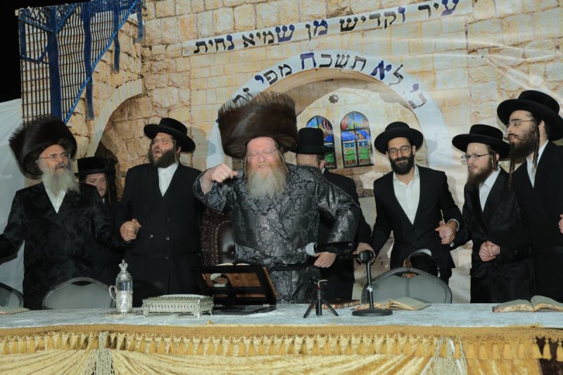 באדיבות המצלם