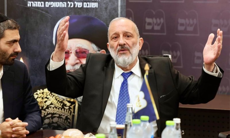 דרעי מאשים את קפלן: &ldquo;מימנו גם את המאבק נגד הגיוס בציבור החרדי&rdquo;