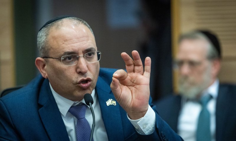 אחרי שכינה אותו "מרוקאי מפגר": חה"כ מהליכוד דורש מנתניהו להדיח את אגמון