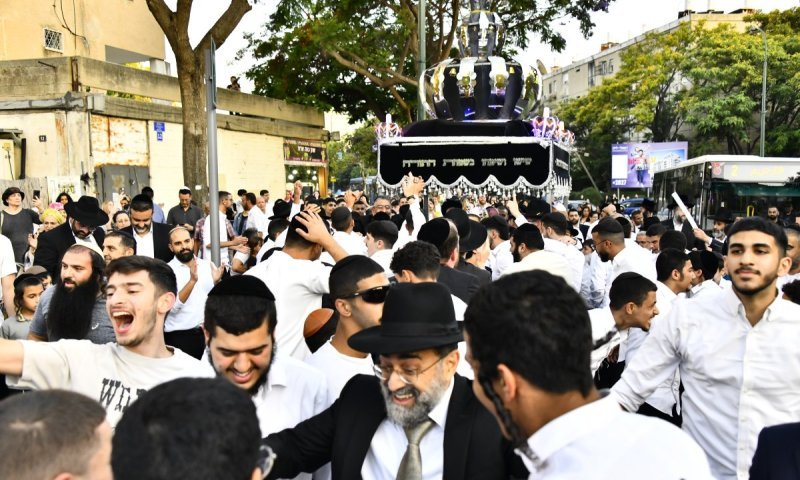 דמעות ושמחה בצפון ת"א: ספר תורה הוכנס לע"נ הקדוש זיו חן הי"ד