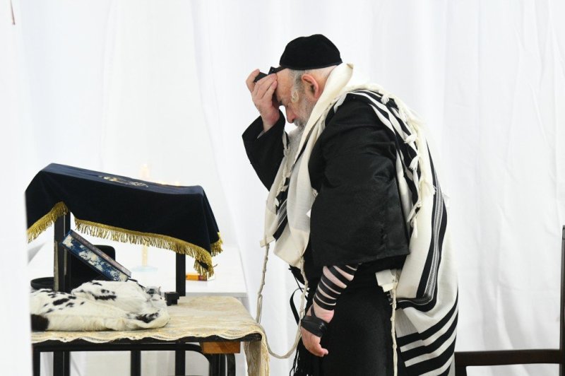 ארי קופרשטוק - פולין