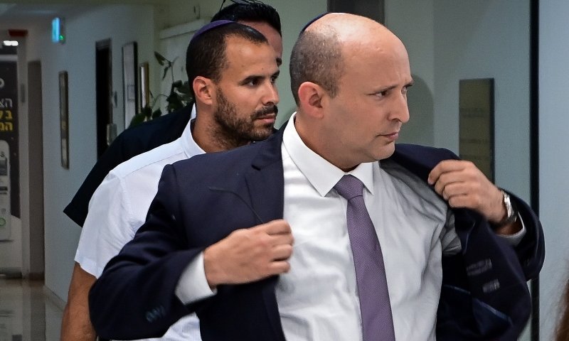 האקרים איראנים טוענים כי פרצו לטלפון של נפתלי בנט