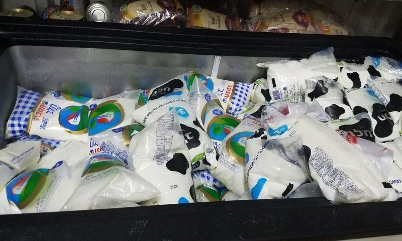 בשל קשיי ייצור במלחמה: משרד החקלאות מבקש להרחיב את ייבוא החלב