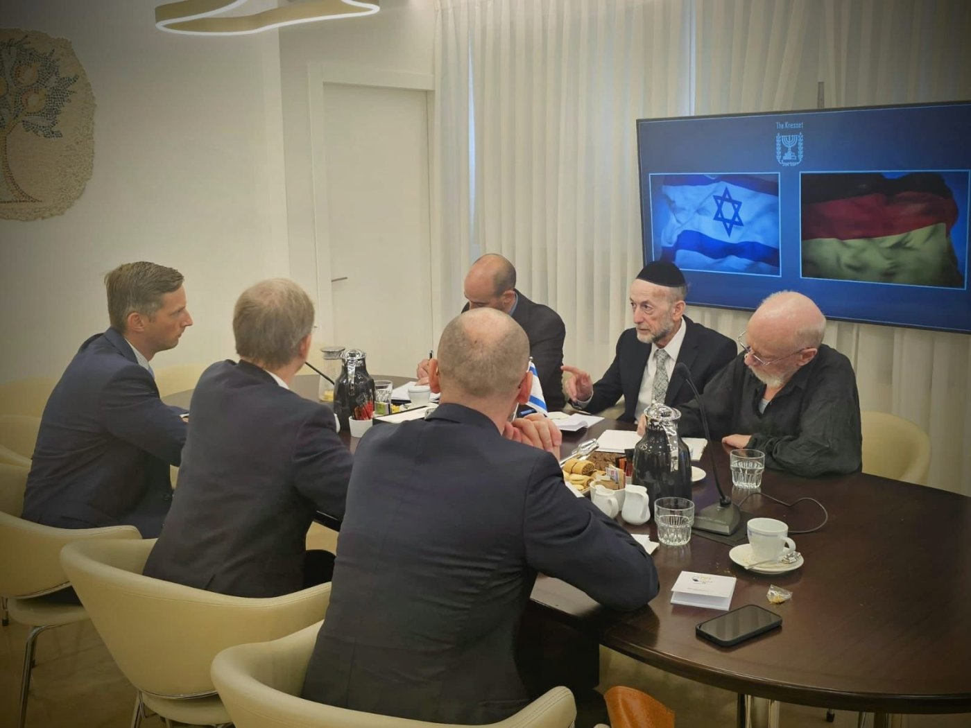 באדיבות המצלם