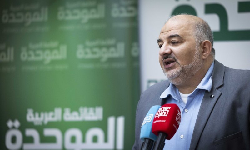 בחמאס טלפנו למנסור עבאס: תלך עם ביבי