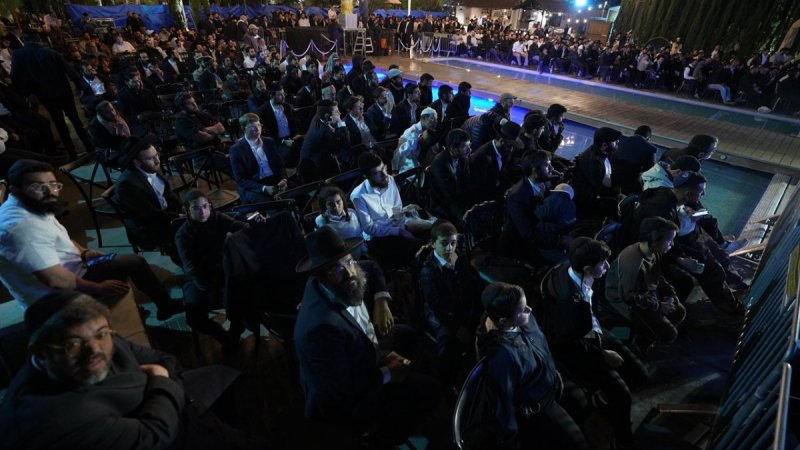באדיבות המצלם