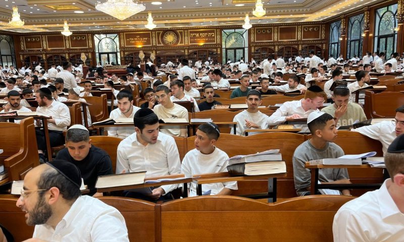 הפתעה בהיכל: מאות נערי הקירוב של 'ביחד ללמוד' כבשו את 'עטרת שלמה' 