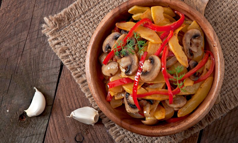 לכו על פרווה: ירקות צבעוניים מוקפצים לארוחה שווה