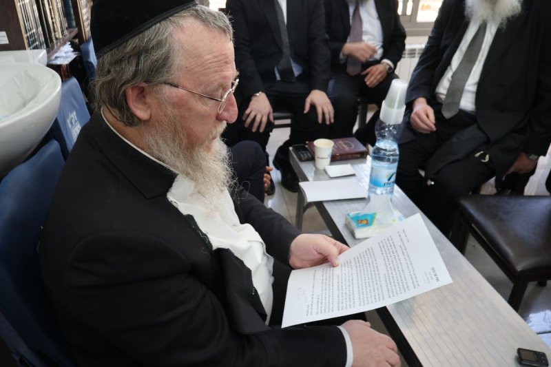 באדיבות המצלם