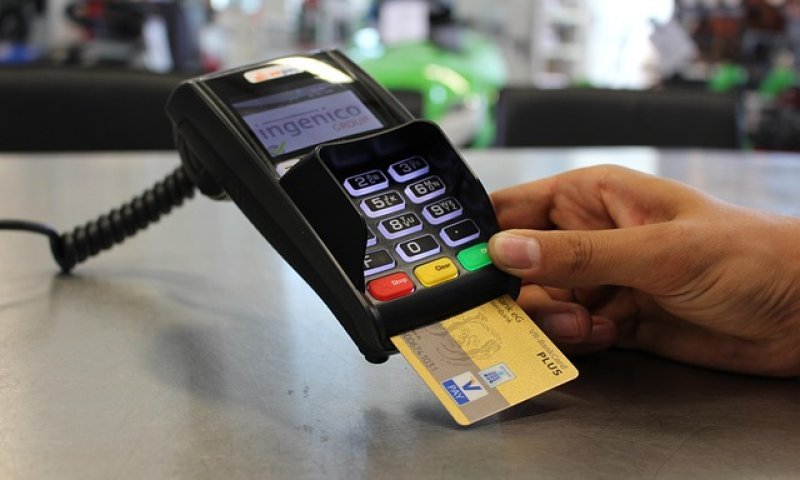 הישראלים פתחו ארנקים: זינוק חד בהוצאות בכרטיסי האשראי