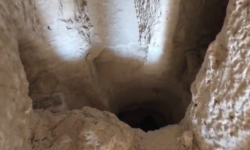 עם בור עמוק מאוד: המערה המסתורית הענקית שחשף כרמלי מאות מטרים מכביש 90