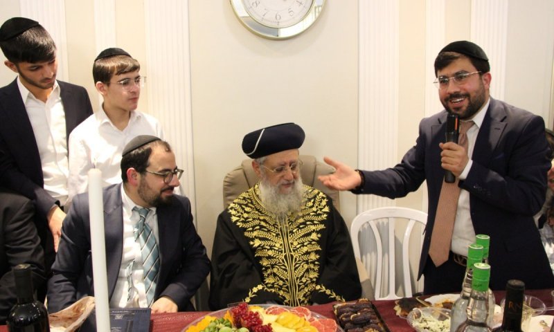 שולחן ט"ו בשבט של הראשונים לציון בבית מקורבם