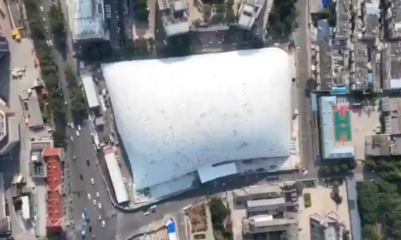 בלי רעש ובלי אבק: כיפת ענק הוקמה מעל אתר בנייה בשאנדונג