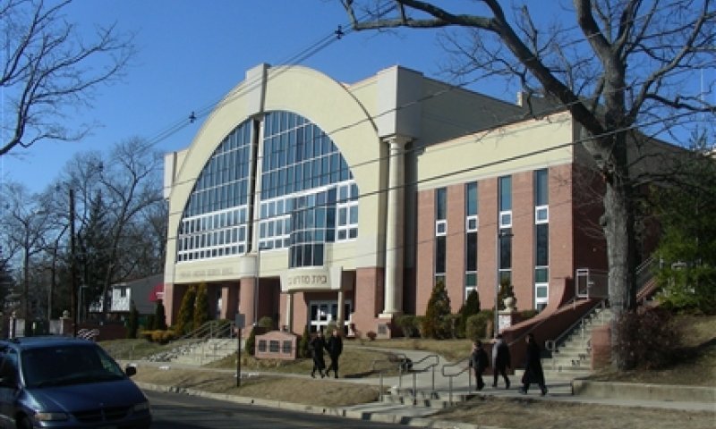 באמצע תפילת מוסף: המשטרה פינתה מאות מתפללים עקב איום אודות פצצה