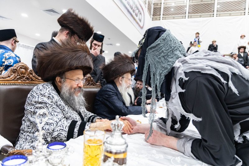 האחים לאנטשעווסקי, אברומי בלום, ואייזיק י.