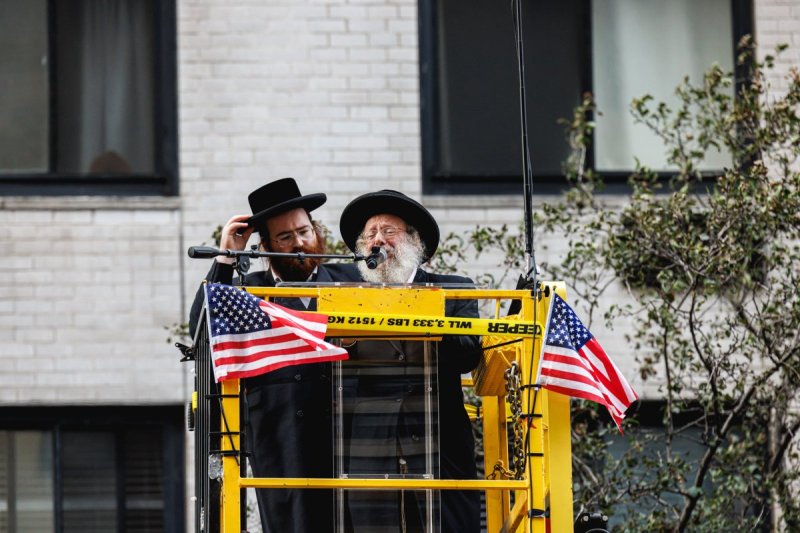 האחים לאנטשעווסקי, אברומי בלום, ד. ה. כרם, אייזיק. י, Clear shot