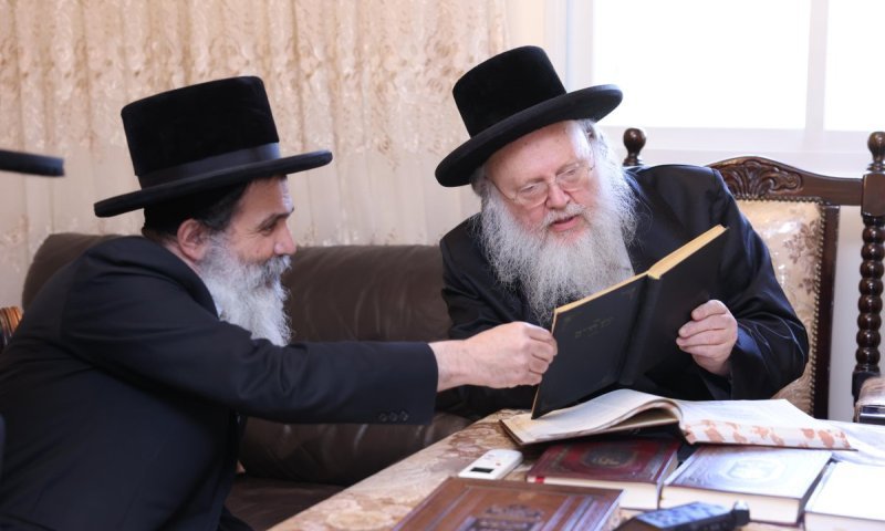 הוגשו ארבעת כרכי "זוהר בני היכלא" על חומש ויקרא לאדמו"ר מקאמרנא