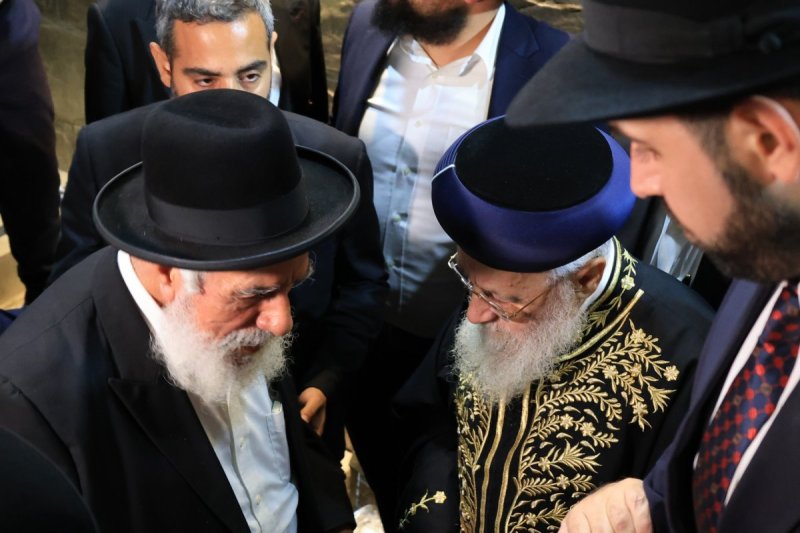 אריאל סר