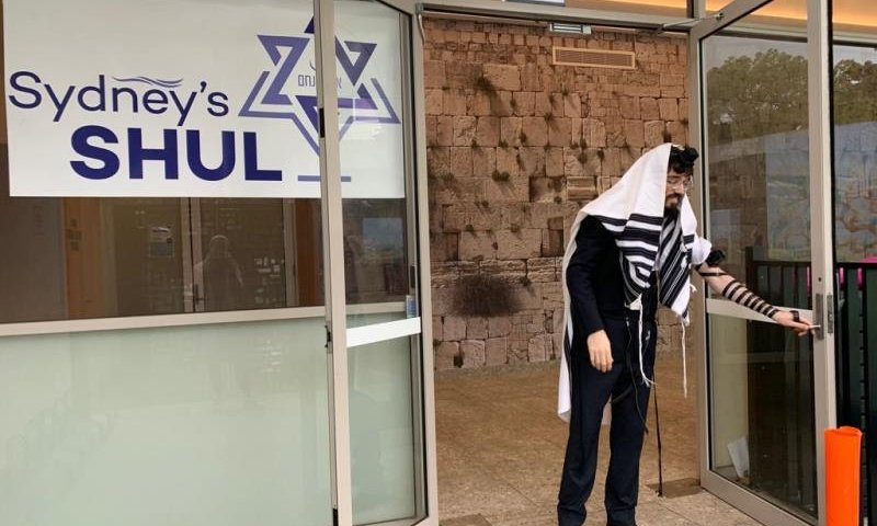 "לא ננמיך את הלהבה": התשובה של חב"ד לטרור &ndash; מפגן אור היסטורי בבונדיי ביץ'