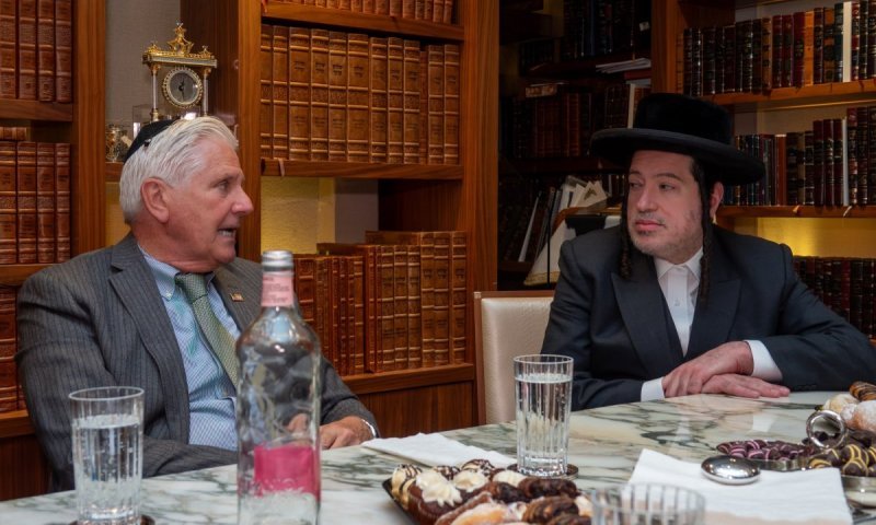 בבית הנגיד יואלי לנדא: המועמד למושל ניו יורק נועד עם מנהיגי הקהילה 