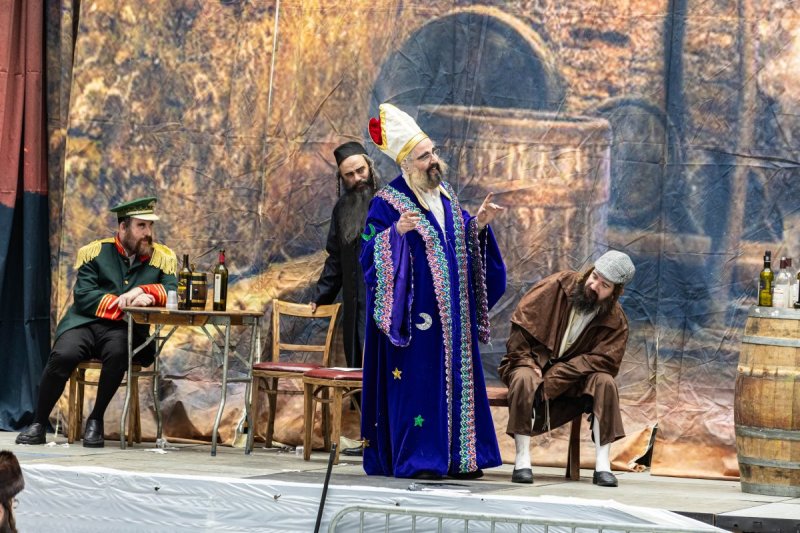 האחים לאנטשעווסקי, אברומי בלום, ואייזיק י.