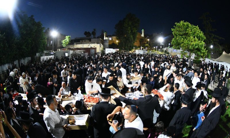 אלפים בעיר האבות במעמד שבירת הצום - צפו בגלריה מחברון