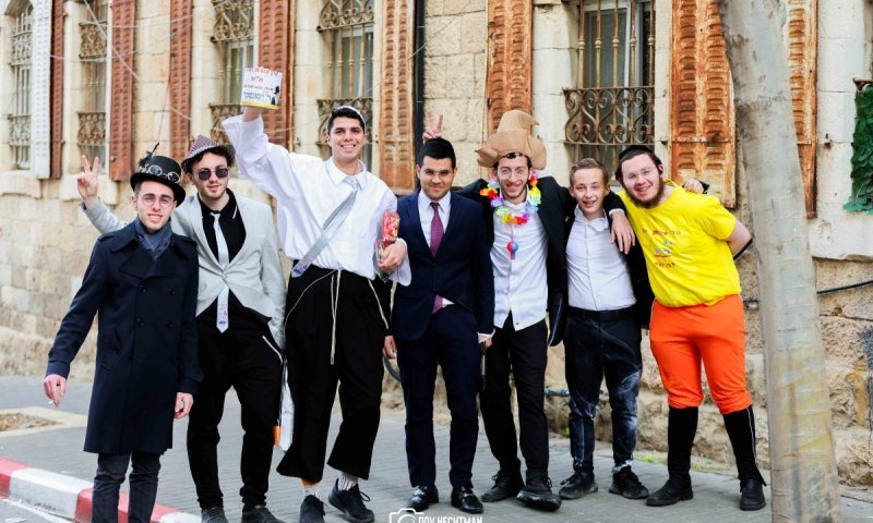 ירושלים צהלה ושמחה: צפו בגלריה מרהיבה של פורים בעיר הקודש