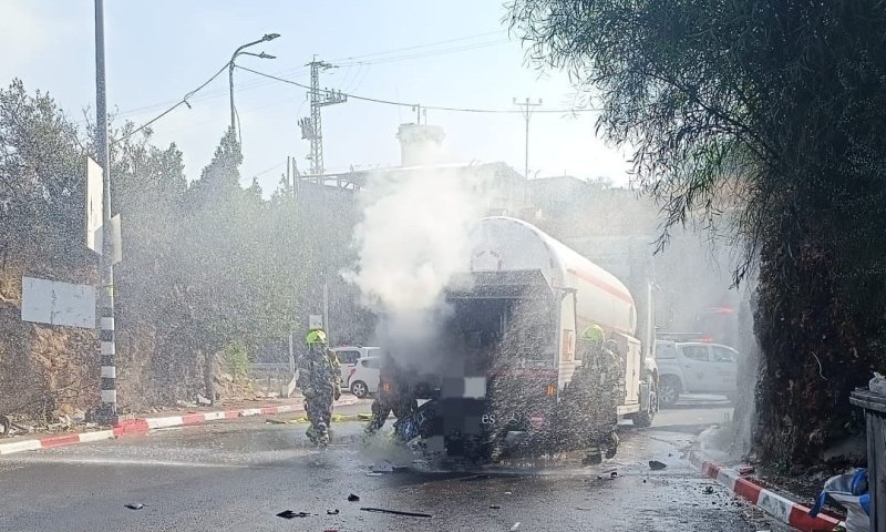 ניידת שרדפה אחרי רכב פגעה במשאית וגרמה לדליפת גז ולחסימת הגישה למודיעין עילית