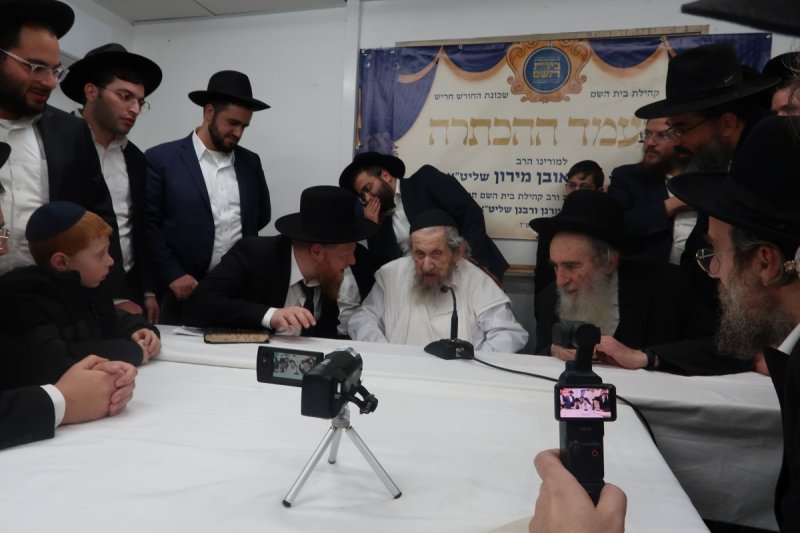 באדיבות המצלם