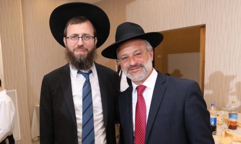 אחרי 14 שנים: בצלאל קאהן הודיע על פרישה מרדיו 'קול חי'