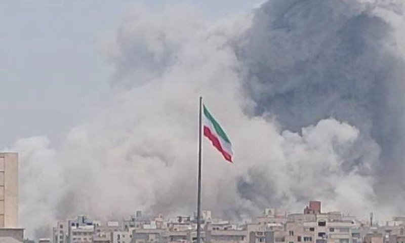 תומכים בתשלום ומסכות ברחובות: כך נראית טהרן מבפנים