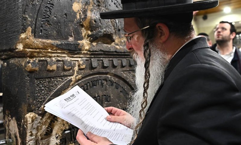 מאה שנים של ישועות: ההזדמנות הנדירה להכניס את הברכה של רבי ישעיה'לה אליכם הביתה