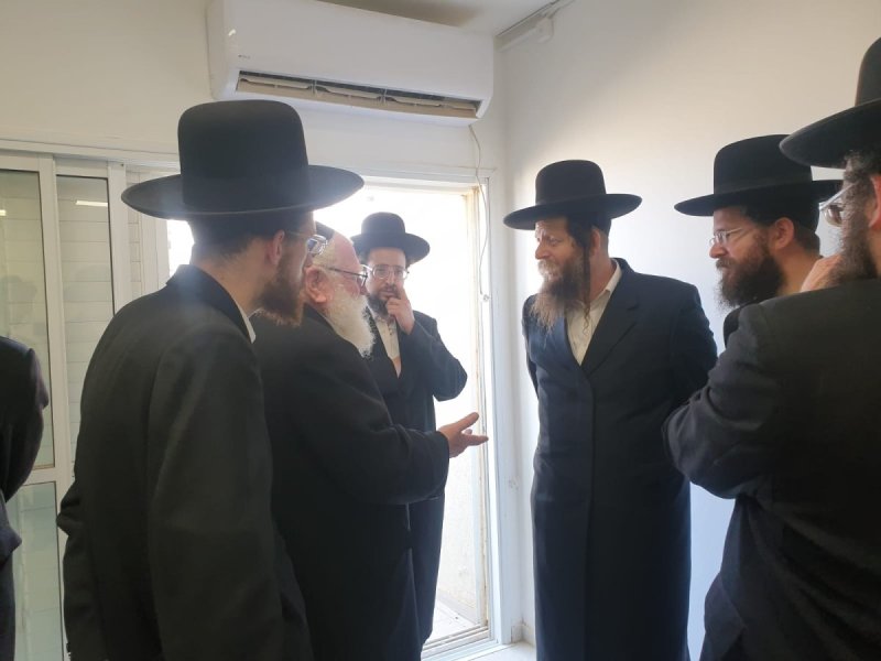 באדיבות המצלם