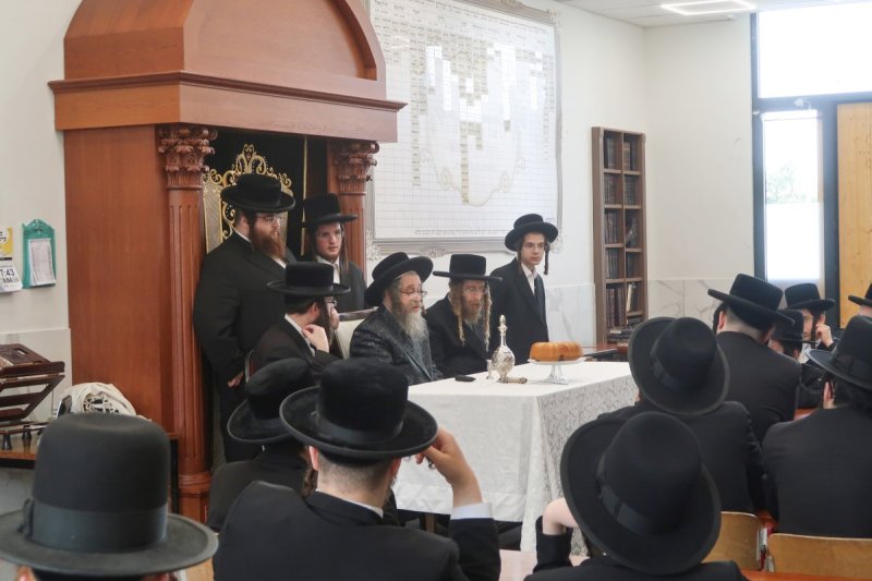 משה קאהן ומ.א. נוימן