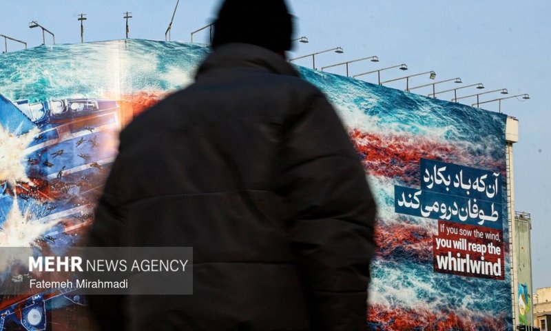 מסר של דם מטהראן: כרזת ענק מאיימת על נושאות המטוסים של ארה"ב