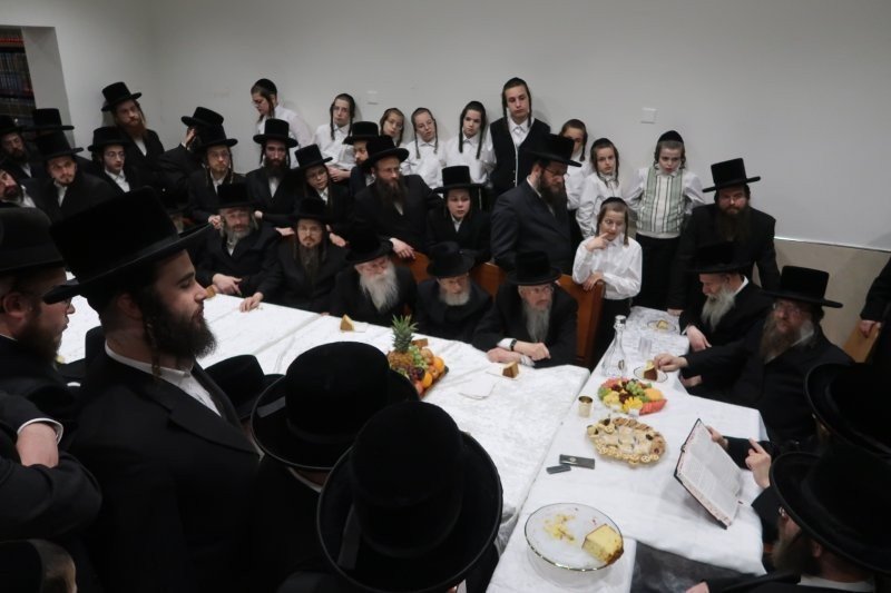 באדיבות המצלם