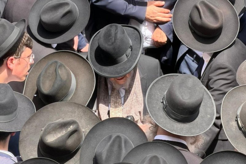 באדיבות המצלם