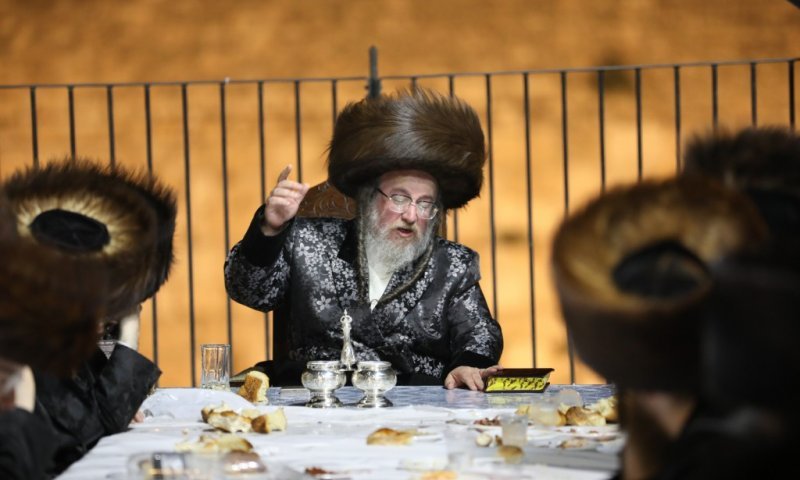 שבת מסורתית: הרבי מביאלא ב"ב ישבות בכותל | כל אירועי וזמני שבת נחמו