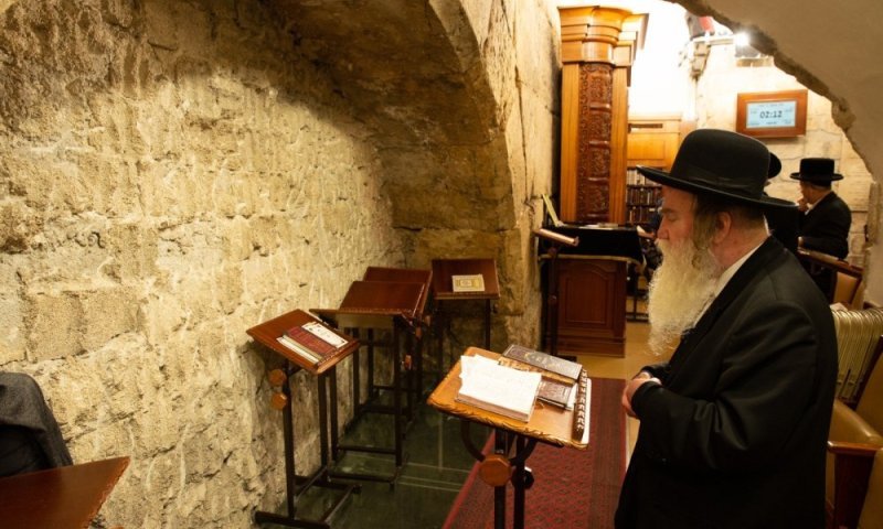 בנפול תרדמה על האנשים: ההבטחה הנדירה של המקובל האלוקי