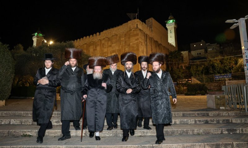 עֲשׂוּ לִי סְעוּדָה קְטַנָּה: תומכי זוועהיל בשבע ברכות ייחודי לרבי בחברון